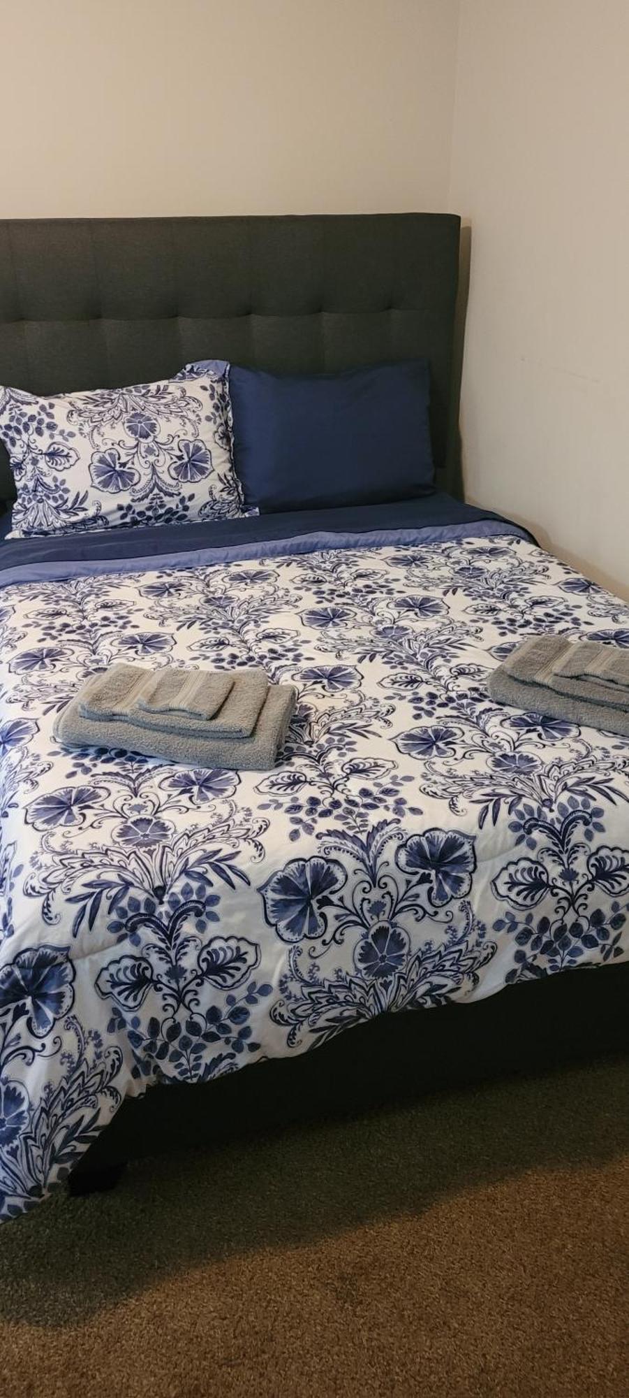 Central Pointe Pad 里弗代尔 客房 照片